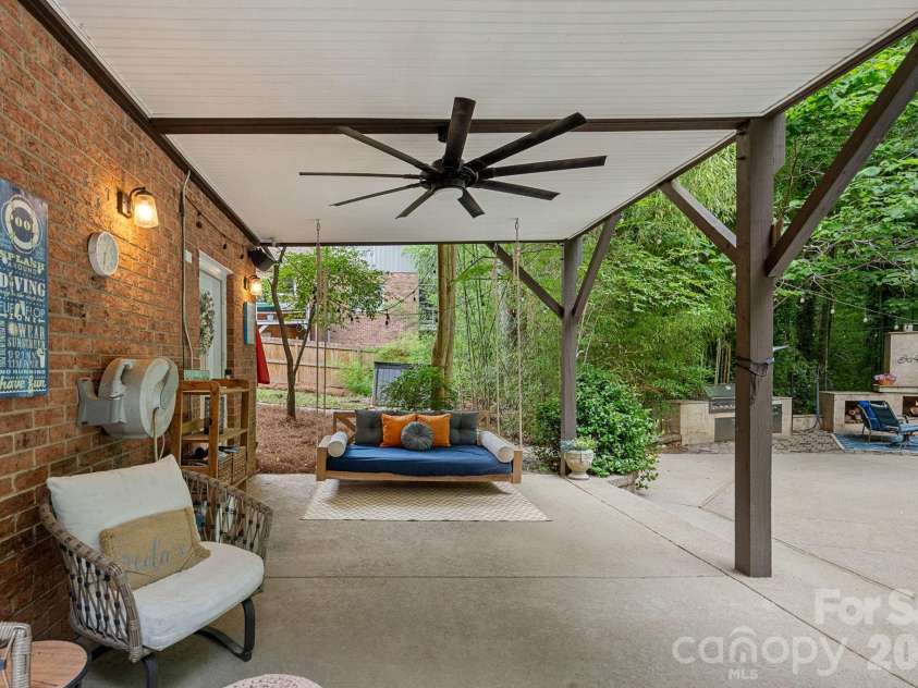 5634 Camelot Drive, Charlotte, NC 28270.  MLS# CAR4389012, YatesRealty ID 36546. 