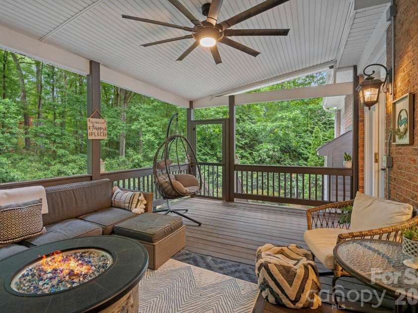 5634 Camelot Drive, Charlotte, NC 28270.  MLS# CAR4389012, YatesRealty ID 36546. 