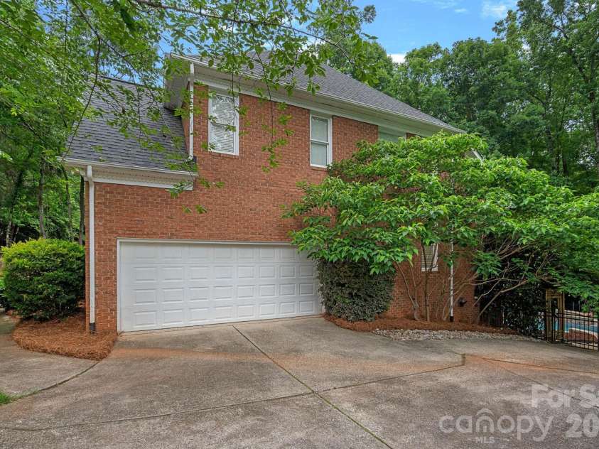 5634 Camelot Drive, Charlotte, NC 28270.  MLS# CAR4389012, YatesRealty ID 36546. 