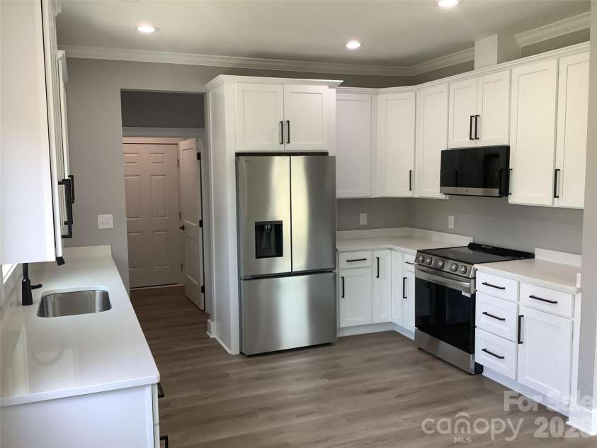 401 Oak Grove Road, Kings Mountain, NC 28086.  MLS# CAR4399494, YatesRealty ID 36548. Kitchen