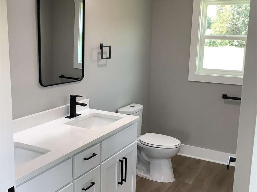 401 Oak Grove Road, Kings Mountain, NC 28086.  MLS# CAR4399494, YatesRealty ID 36548. Primary Bath