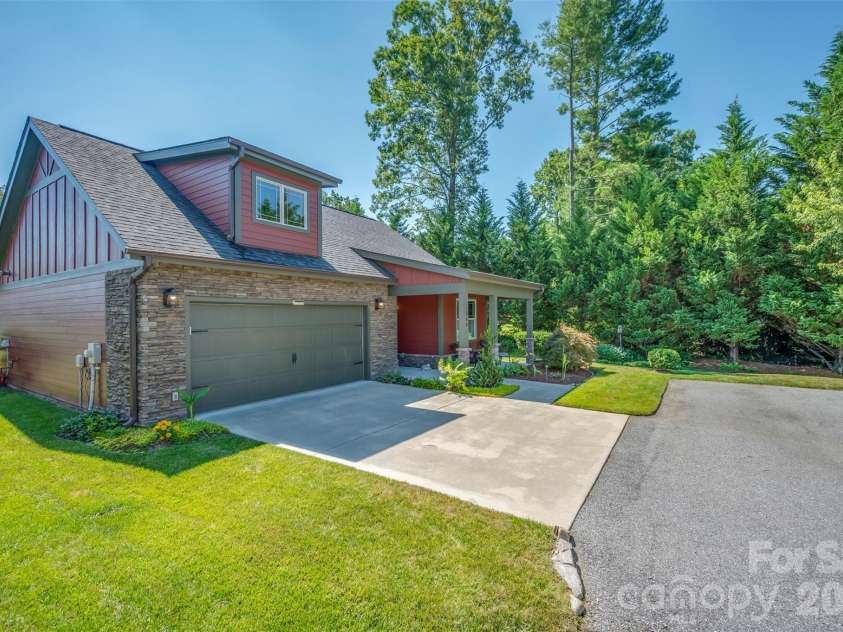 584 Summerfield Place, Flat Rock, NC 28731.  MLS# CAR4401680, YatesRealty ID 36549. 