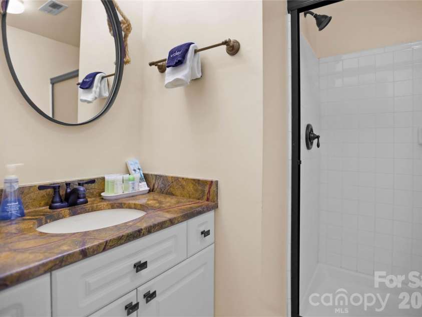 18525 Harborside Drive, Cornelius, NC 28031.  MLS# CAR4325069, YatesRealty ID 3655. 