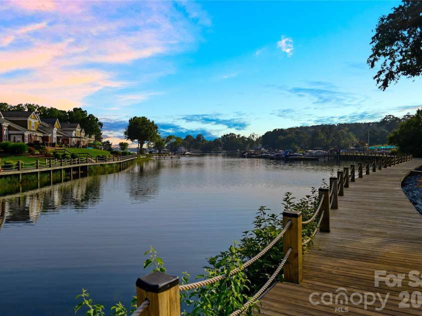 18525 Harborside Drive, Cornelius, NC 28031.  MLS# CAR4325069, YatesRealty ID 3655. 