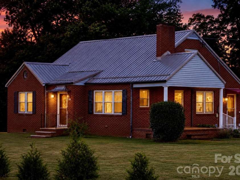1532 Orchard Drive, Lenoir, NC 28645.  MLS# CAR4397630, YatesRealty ID 36550. 