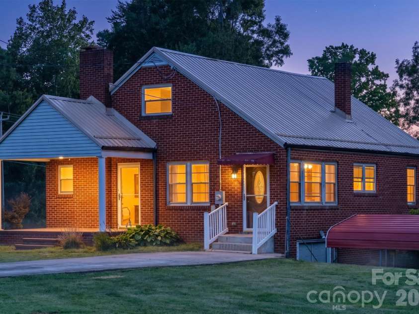 1532 Orchard Drive, Lenoir, NC 28645.  MLS# CAR4397630, YatesRealty ID 36550. 