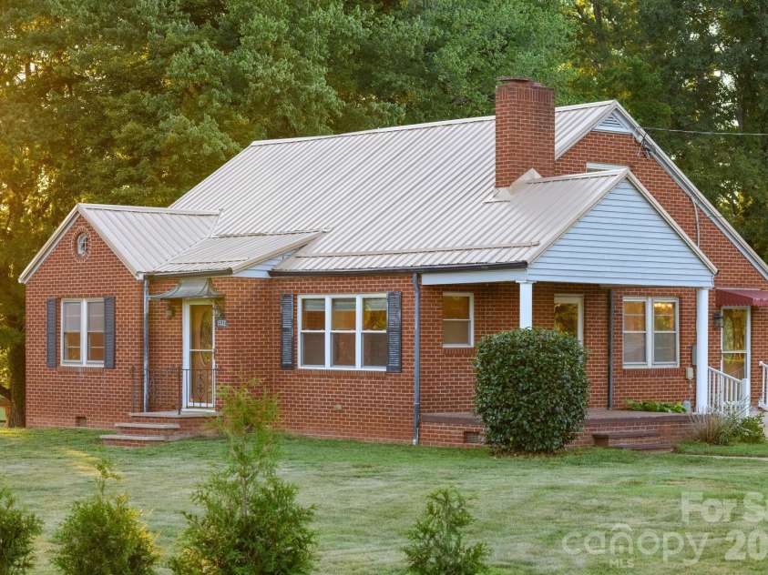 1532 Orchard Drive, Lenoir, NC 28645.  MLS# CAR4397630, YatesRealty ID 36550. 