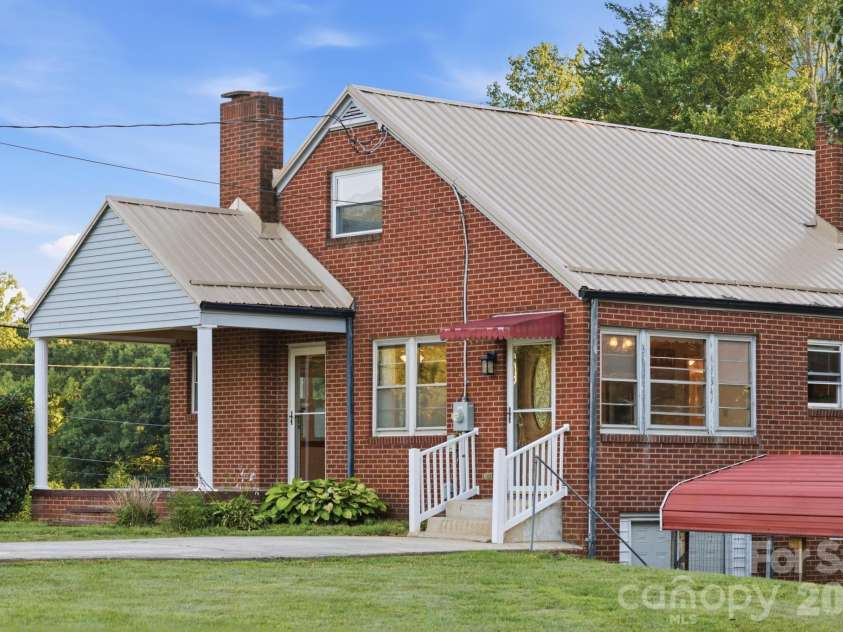 1532 Orchard Drive, Lenoir, NC 28645.  MLS# CAR4397630, YatesRealty ID 36550. 