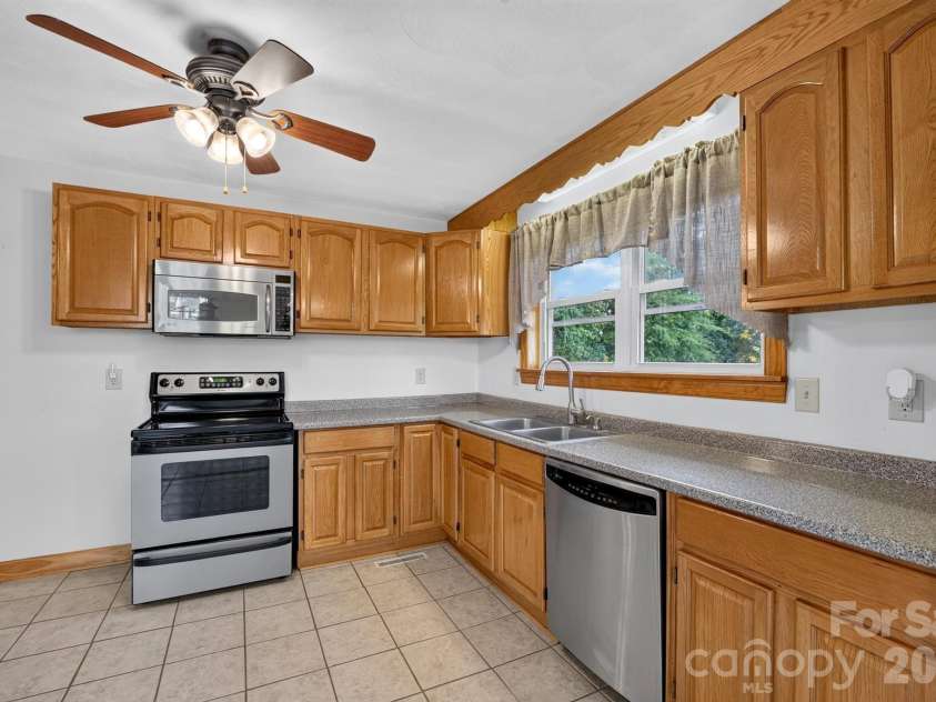 1532 Orchard Drive, Lenoir, NC 28645.  MLS# CAR4397630, YatesRealty ID 36550. 