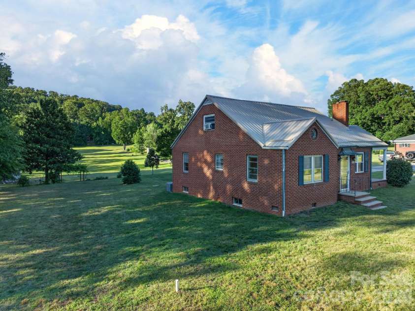 1532 Orchard Drive, Lenoir, NC 28645.  MLS# CAR4397630, YatesRealty ID 36550. 