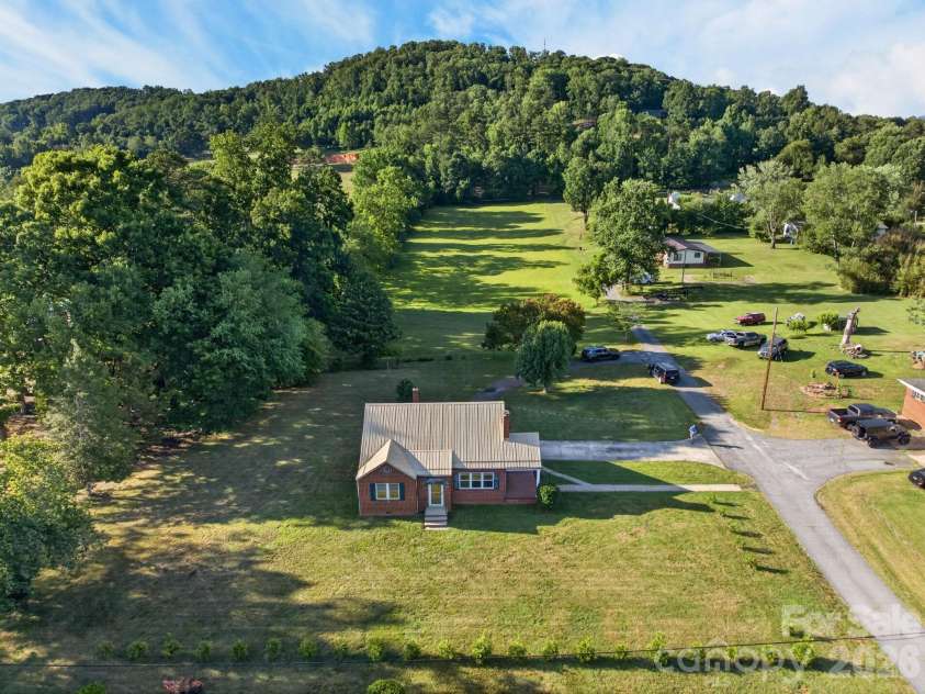 1532 Orchard Drive, Lenoir, NC 28645.  MLS# CAR4397630, YatesRealty ID 36550. 