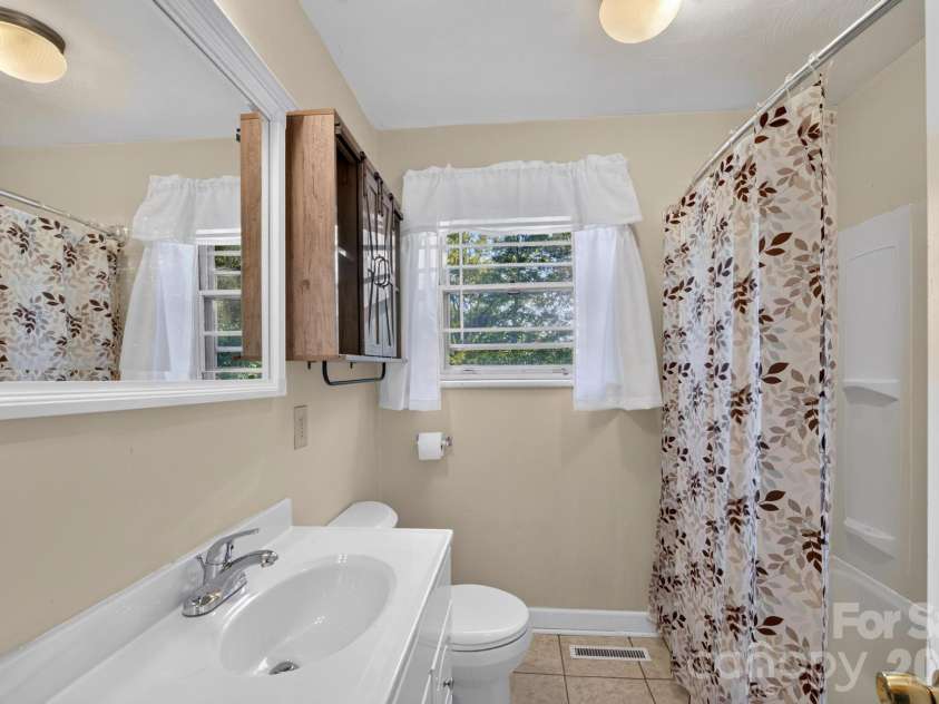 1532 Orchard Drive, Lenoir, NC 28645.  MLS# CAR4397630, YatesRealty ID 36550. Full Bath Main