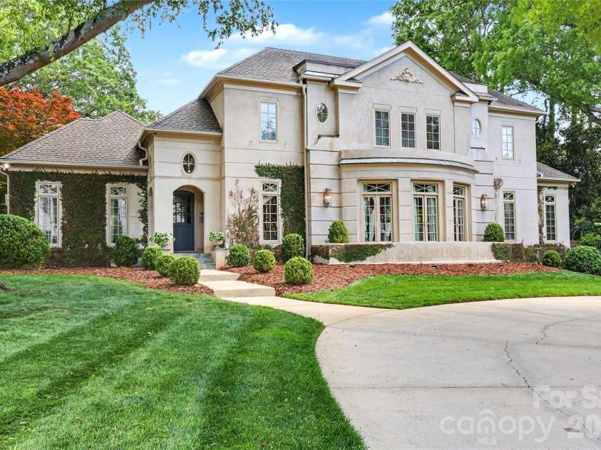 2301 Queens Road, Charlotte, NC 28207.  MLS# CAR4375058, YatesRealty ID 36552. 