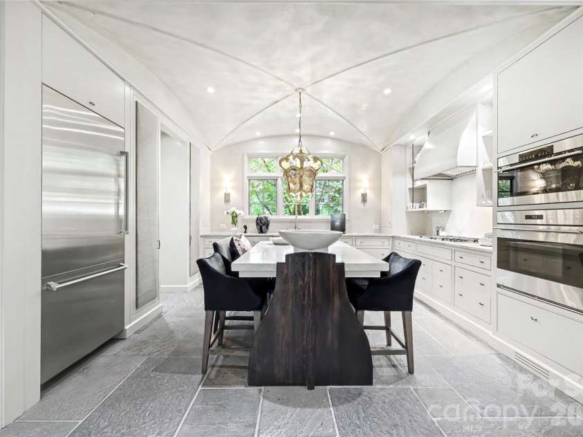 2301 Queens Road, Charlotte, NC 28207.  MLS# CAR4375058, YatesRealty ID 36552. 