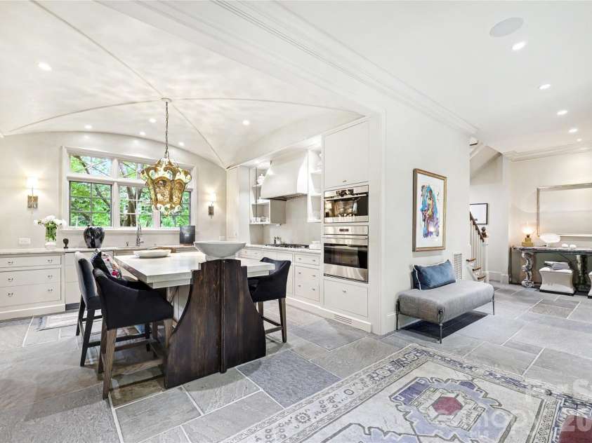 2301 Queens Road, Charlotte, NC 28207.  MLS# CAR4375058, YatesRealty ID 36552. 