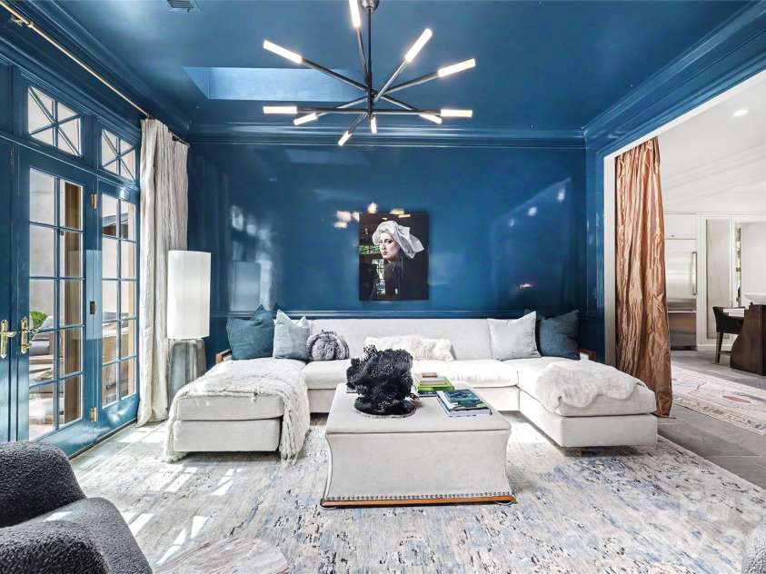 2301 Queens Road, Charlotte, NC 28207.  MLS# CAR4375058, YatesRealty ID 36552. 