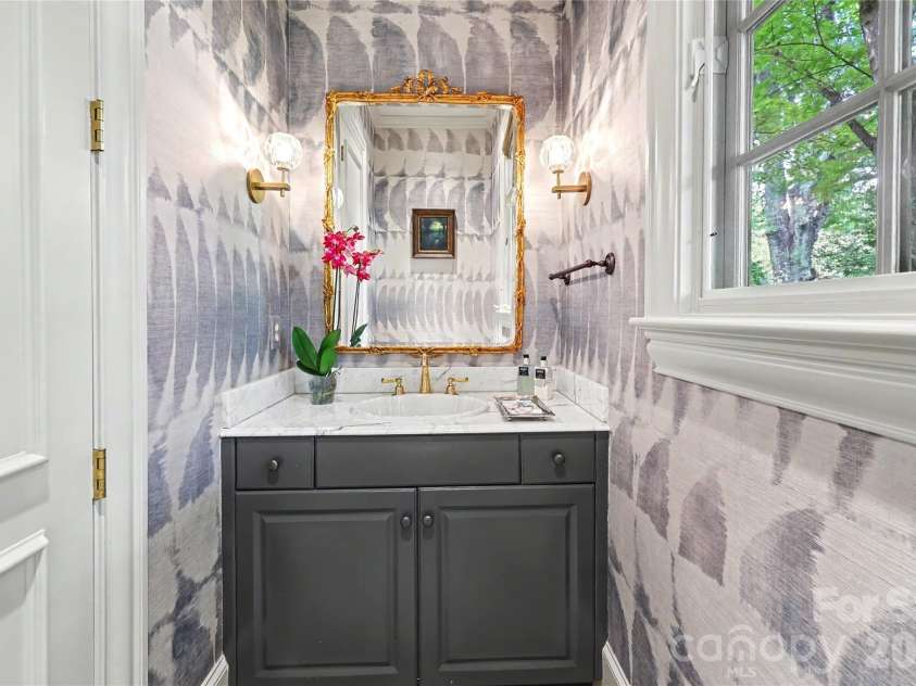 2301 Queens Road, Charlotte, NC 28207.  MLS# CAR4375058, YatesRealty ID 36552. 