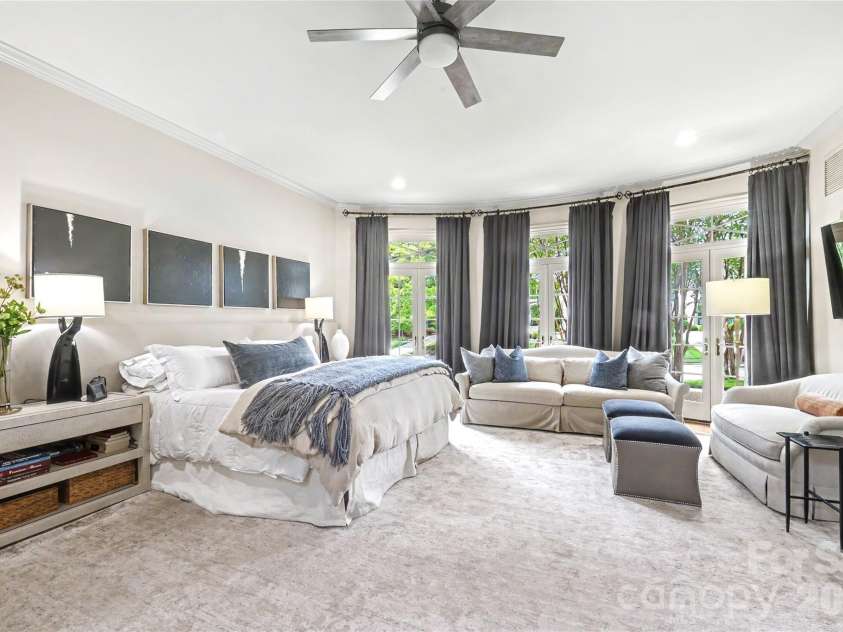 2301 Queens Road, Charlotte, NC 28207.  MLS# CAR4375058, YatesRealty ID 36552. 