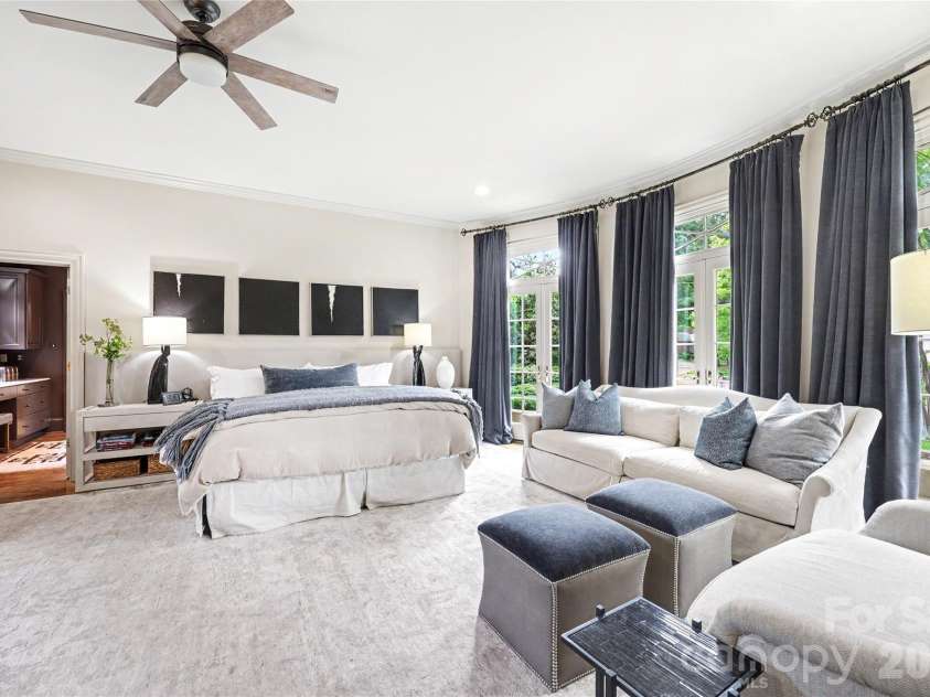 2301 Queens Road, Charlotte, NC 28207.  MLS# CAR4375058, YatesRealty ID 36552. 