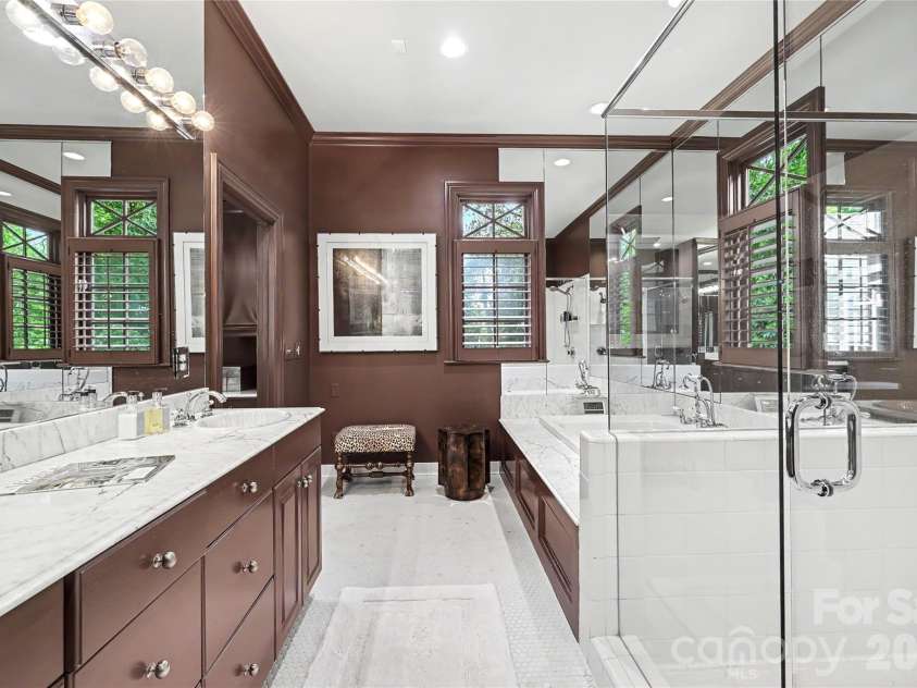 2301 Queens Road, Charlotte, NC 28207.  MLS# CAR4375058, YatesRealty ID 36552. 