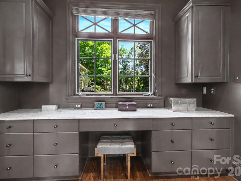 2301 Queens Road, Charlotte, NC 28207.  MLS# CAR4375058, YatesRealty ID 36552. 