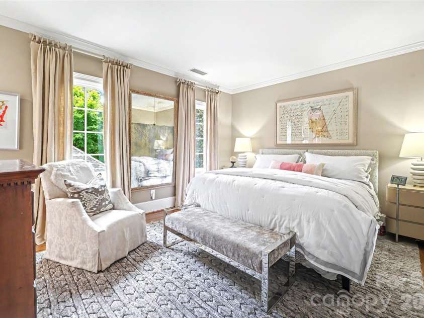 2301 Queens Road, Charlotte, NC 28207.  MLS# CAR4375058, YatesRealty ID 36552. 