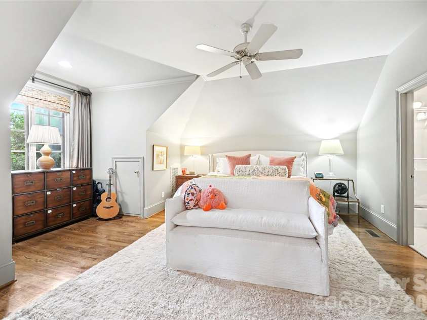 2301 Queens Road, Charlotte, NC 28207.  MLS# CAR4375058, YatesRealty ID 36552. 
