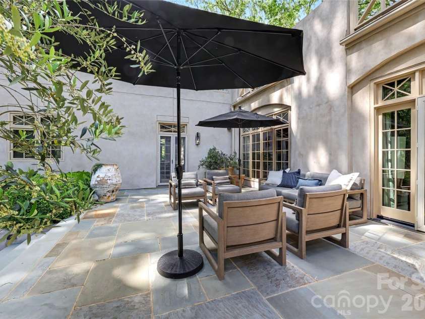 2301 Queens Road, Charlotte, NC 28207.  MLS# CAR4375058, YatesRealty ID 36552. 