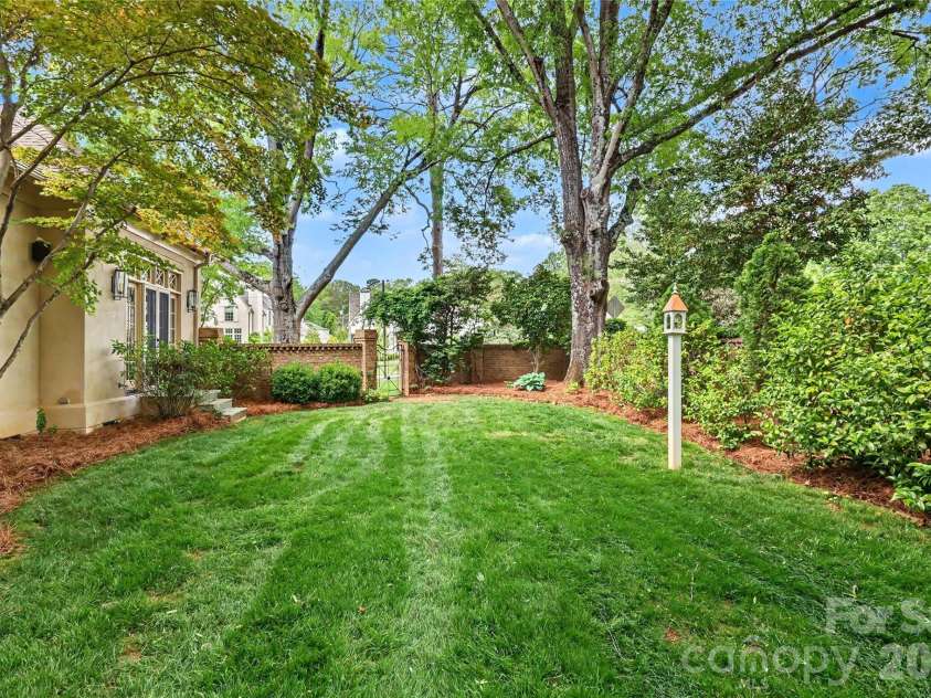 2301 Queens Road, Charlotte, NC 28207.  MLS# CAR4375058, YatesRealty ID 36552. 