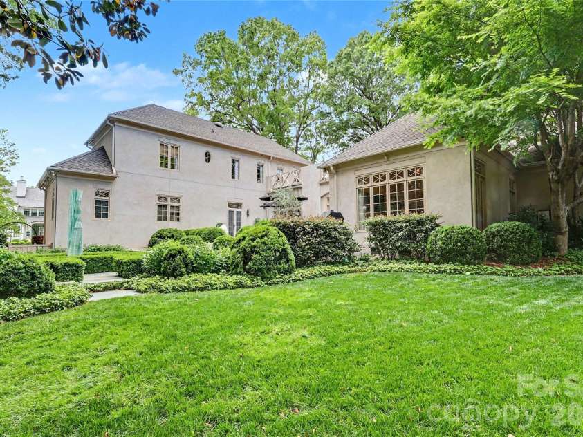 2301 Queens Road, Charlotte, NC 28207.  MLS# CAR4375058, YatesRealty ID 36552. 