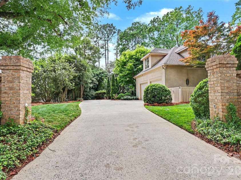 2301 Queens Road, Charlotte, NC 28207.  MLS# CAR4375058, YatesRealty ID 36552. 
