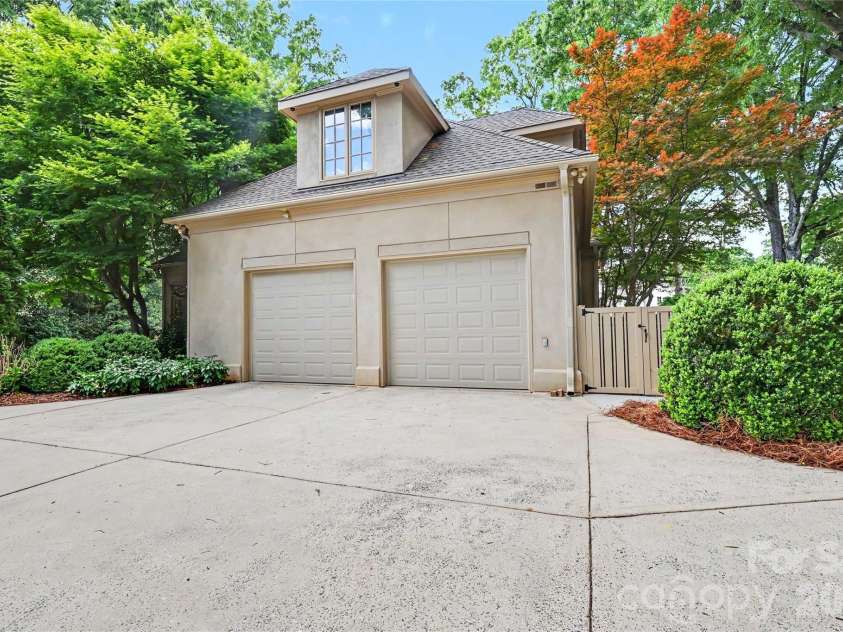 2301 Queens Road, Charlotte, NC 28207.  MLS# CAR4375058, YatesRealty ID 36552. 