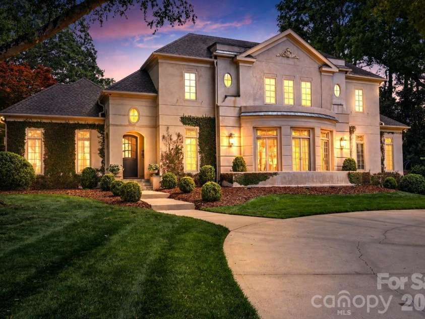 2301 Queens Road, Charlotte, NC 28207.  MLS# CAR4375058, YatesRealty ID 36552. 
