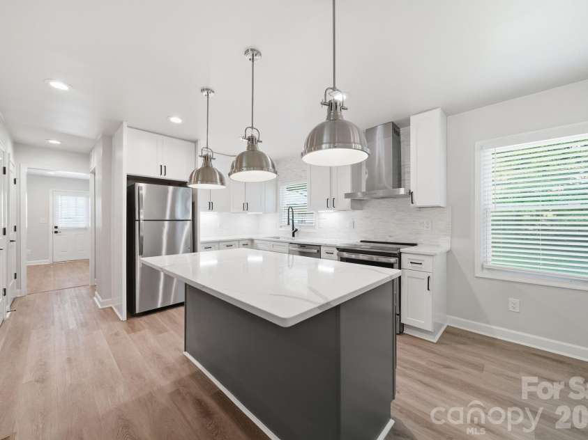 6319 Thermal Road, Charlotte, NC 28211.  MLS# CAR4399665, YatesRealty ID 36553. Kitchen