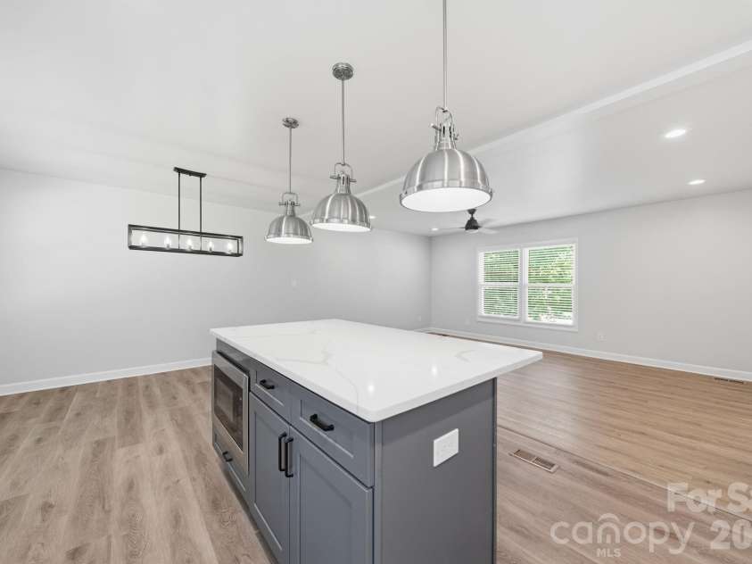 6319 Thermal Road, Charlotte, NC 28211.  MLS# CAR4399665, YatesRealty ID 36553. Kitchen