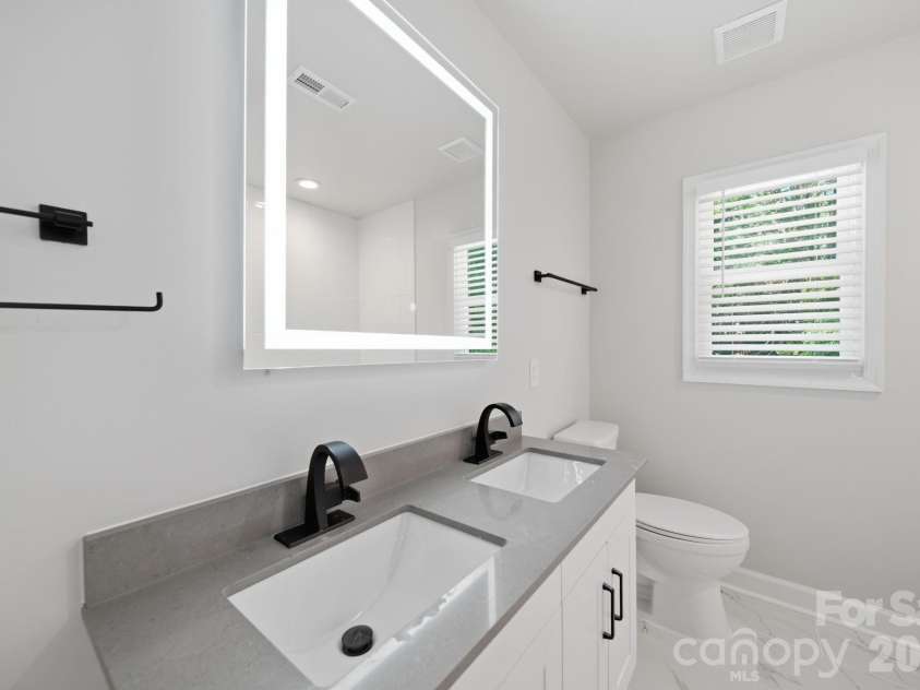 6319 Thermal Road, Charlotte, NC 28211.  MLS# CAR4399665, YatesRealty ID 36553. Secondary Bathroom