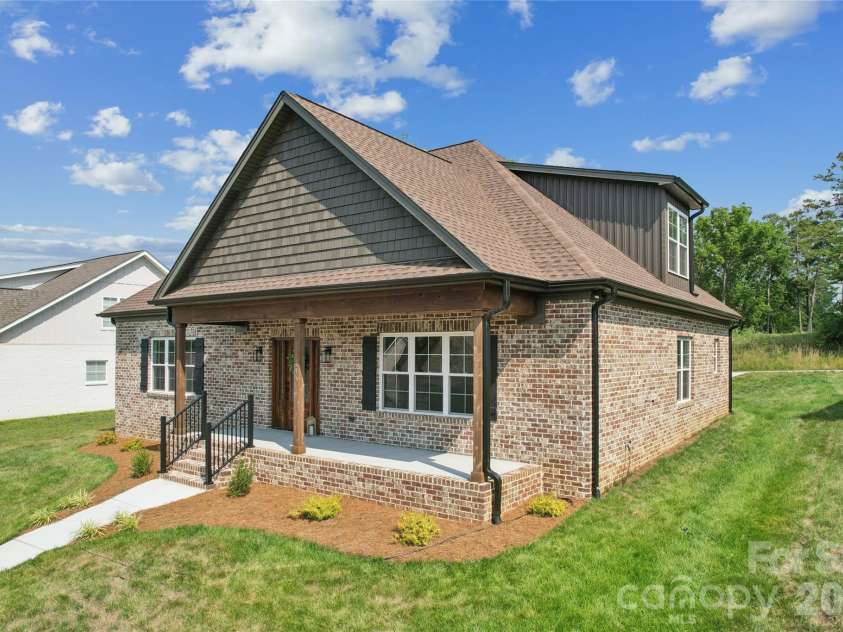 144 Reserve Drive, Mocksville, NC 27028.  MLS# CAR4400782, YatesRealty ID 36554. 