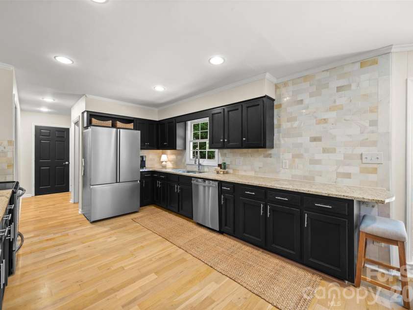 2 Pine Point Road, Lake Wylie, SC 29710.  MLS# CAR4402010, YatesRealty ID 36555. 