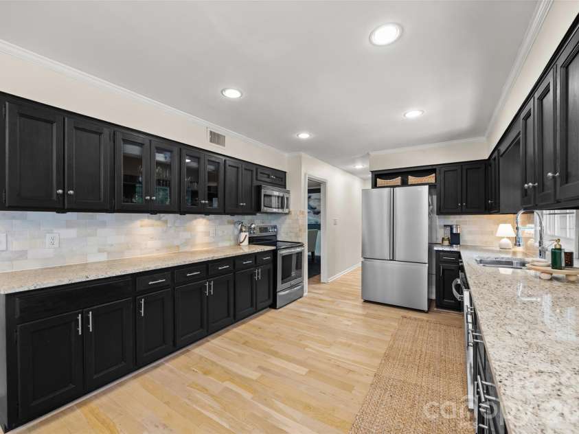 2 Pine Point Road, Lake Wylie, SC 29710.  MLS# CAR4402010, YatesRealty ID 36555. 