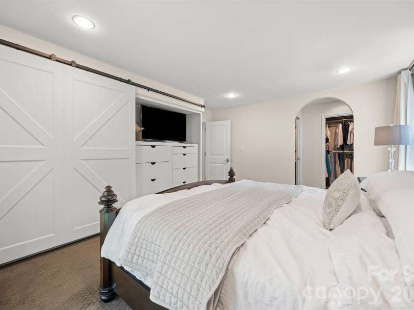 2 Pine Point Road, Lake Wylie, SC 29710.  MLS# CAR4402010, YatesRealty ID 36555. 