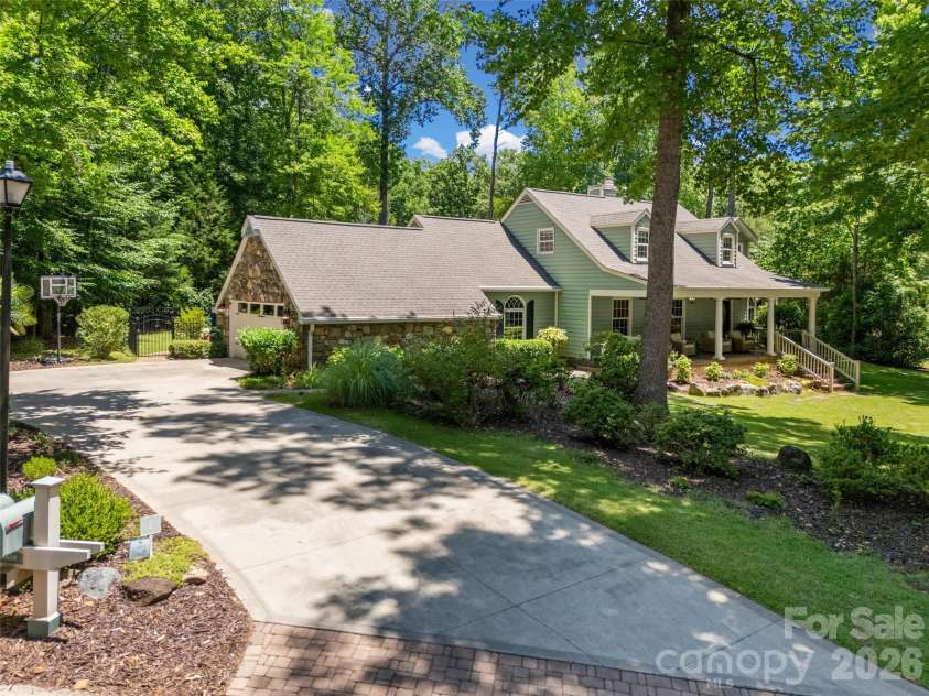 2 Pine Point Road, Lake Wylie, SC 29710.  MLS# CAR4402010, YatesRealty ID 36555. 