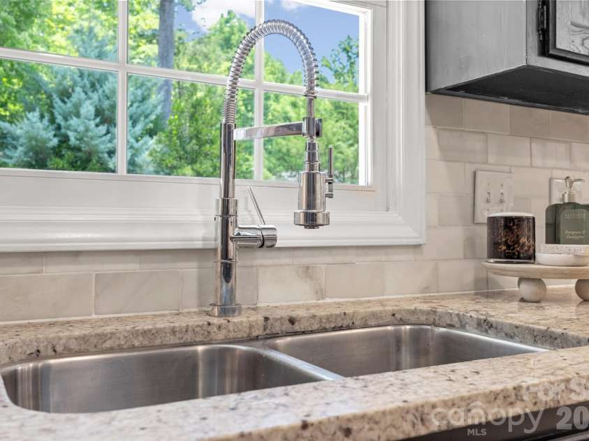 2 Pine Point Road, Lake Wylie, SC 29710.  MLS# CAR4402010, YatesRealty ID 36555. 