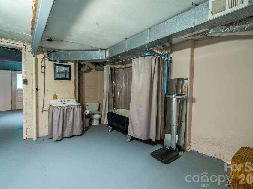805 Aspen Street, Lincolnton, NC 28092.  MLS# CAR4395032, YatesRealty ID 36558. Basement Full Bath