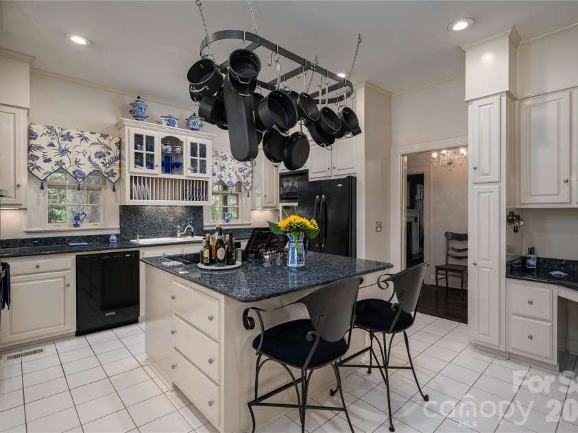 805 Aspen Street, Lincolnton, NC 28092.  MLS# CAR4395032, YatesRealty ID 36558. Kitchen