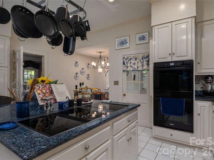 805 Aspen Street, Lincolnton, NC 28092.  MLS# CAR4395032, YatesRealty ID 36558. Kitchen