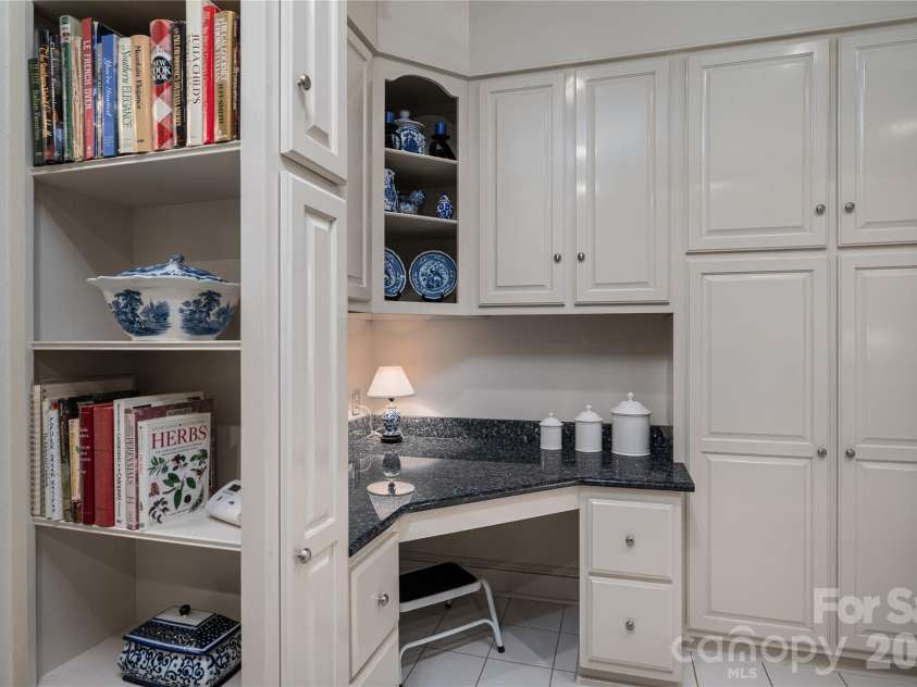 805 Aspen Street, Lincolnton, NC 28092.  MLS# CAR4395032, YatesRealty ID 36558. Kitchen built-in desk