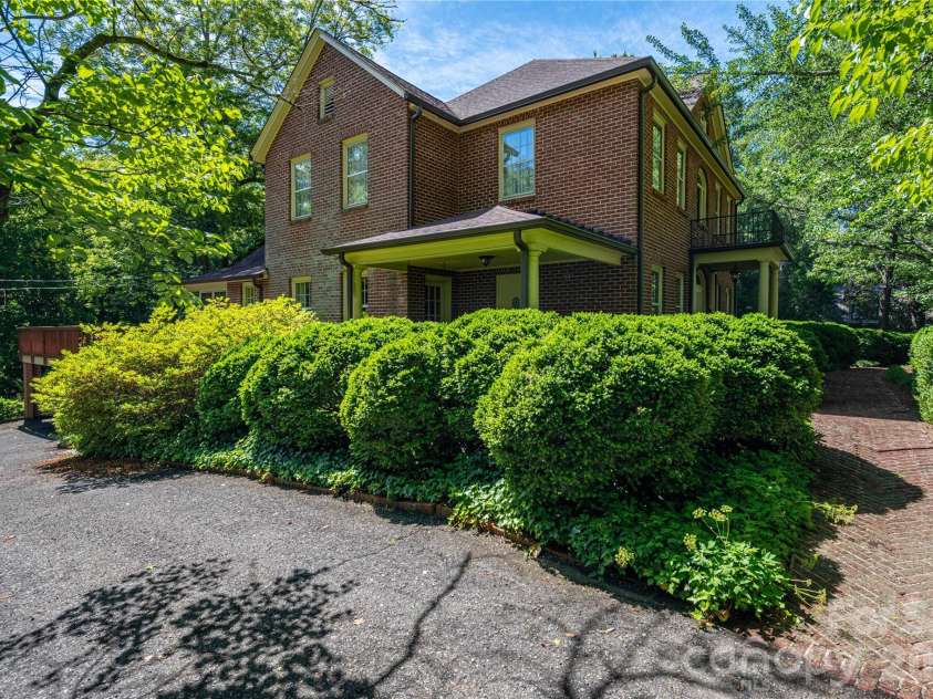 805 Aspen Street, Lincolnton, NC 28092.  MLS# CAR4395032, YatesRealty ID 36558. Left side covered porch