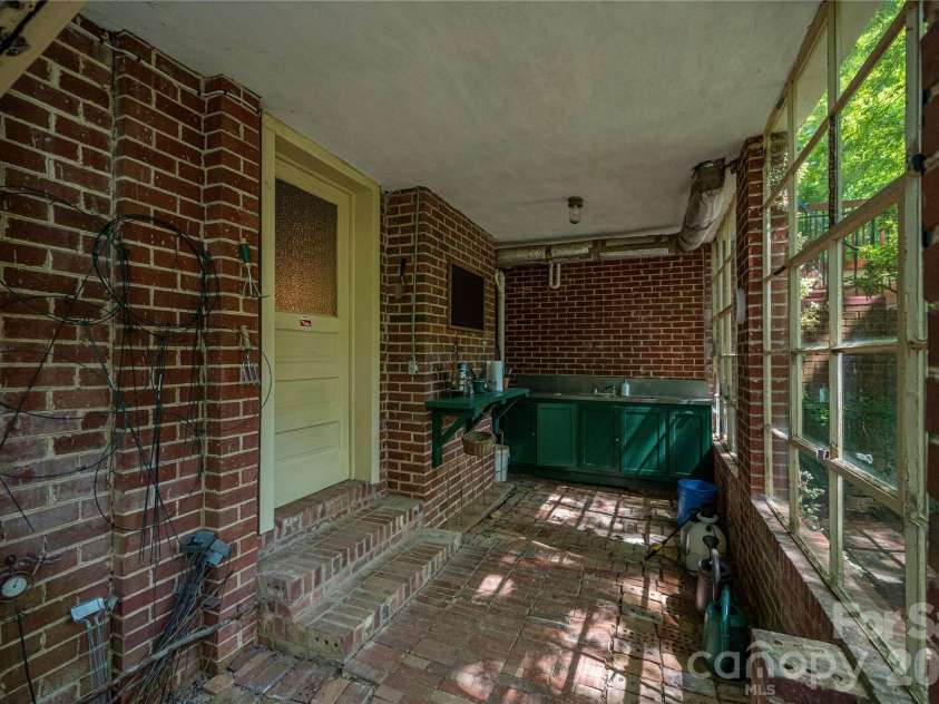 805 Aspen Street, Lincolnton, NC 28092.  MLS# CAR4395032, YatesRealty ID 36558. Potting room
