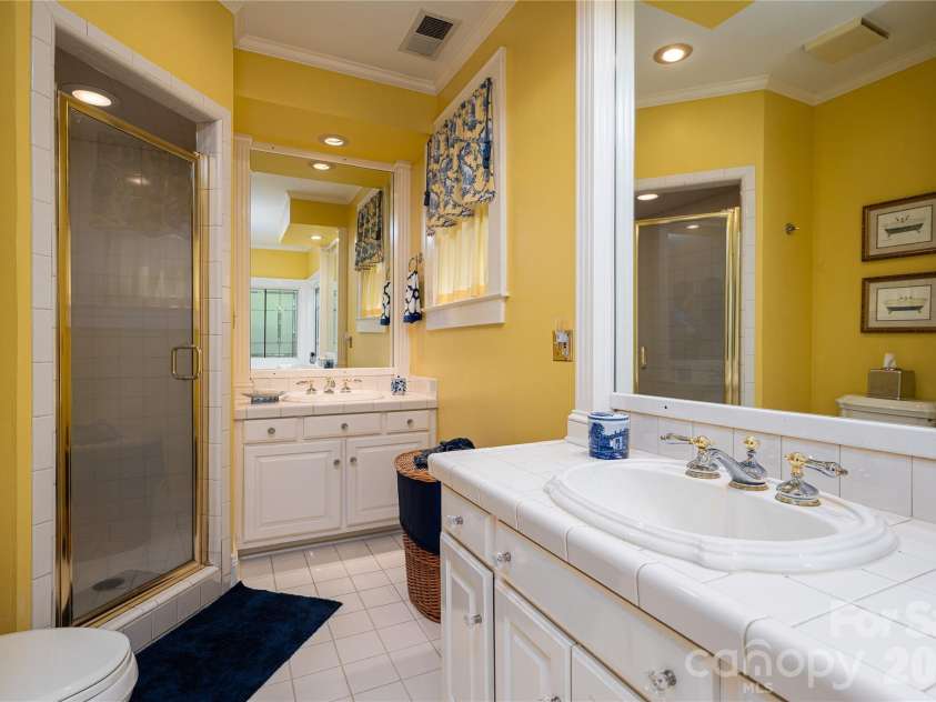 805 Aspen Street, Lincolnton, NC 28092.  MLS# CAR4395032, YatesRealty ID 36558. Primary Double Vanities