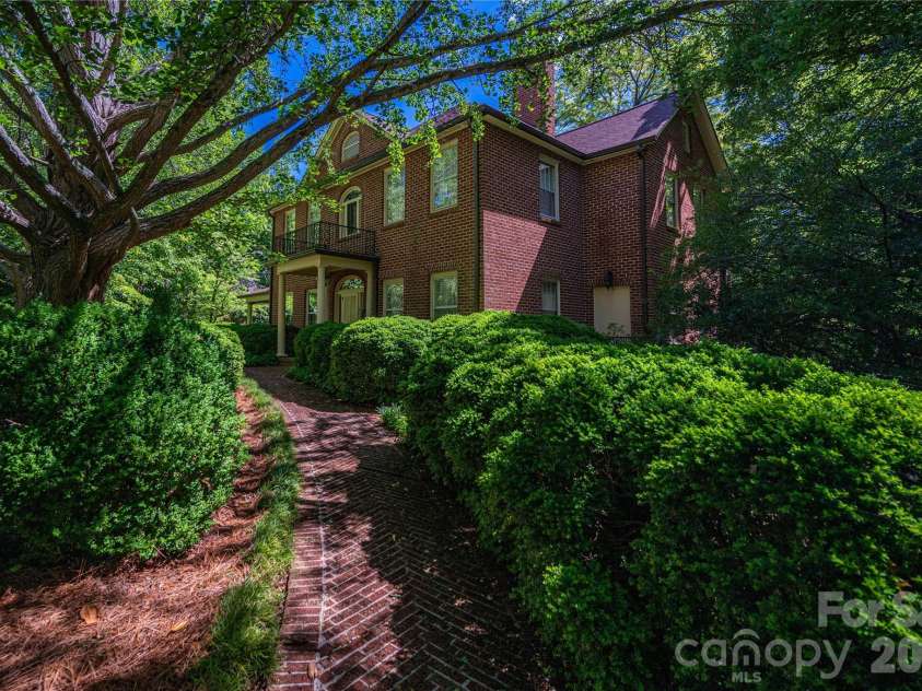 805 Aspen Street, Lincolnton, NC 28092.  MLS# CAR4395032, YatesRealty ID 36558. Right walking path